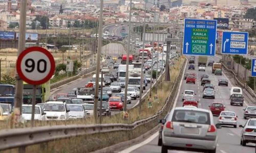 Θεσσαλονίκη: Καραμπόλα επτά Ι.Χ. στον περιφερειακό – Μποτιλιάρισμα και καθυστερήσεις